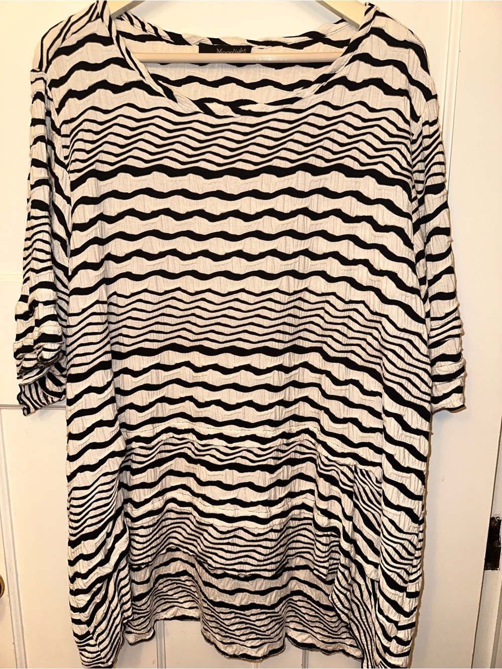 ⭐️ Moonlight 2x/3x Wavy Black & White Striped Tunic Top